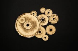 Todos nossos comportamentos tornam mecânico photo of golden cogwheel on black background